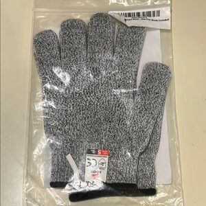 Gray Cut-Resistant Gloves